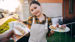 Public Agent: Cream Cakes and A Creampie – Luna TrueLove
