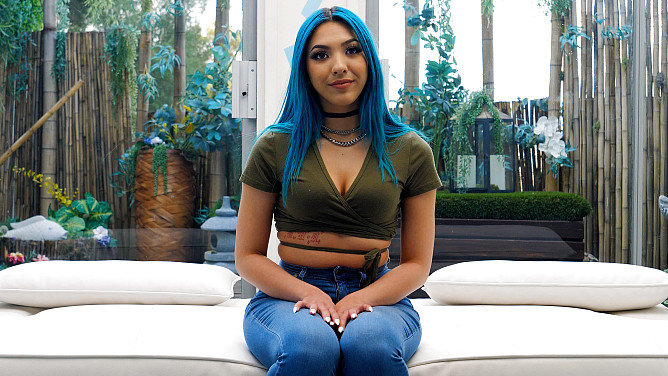 Net Video Girls: Blue-Hair Beauty on NVG – Beverly