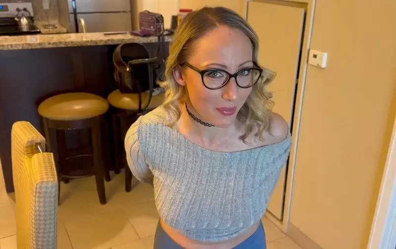 OnlyFans Crystal Clark – Friends Mom Wants My Big DICK