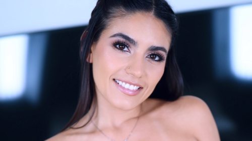 AmateurAllure: Gorgeous Server Loves Sucking, Fucking and Swallowing – Isa Bella