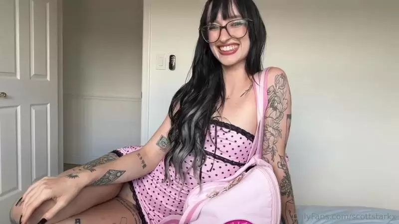 OnlyFans Lena Love – Sharing The Bed with Foreign Exchange Student