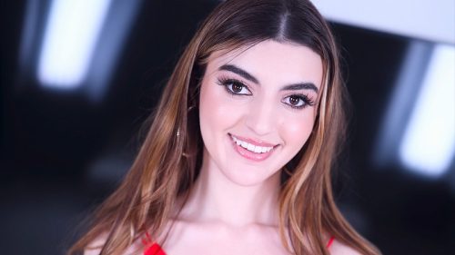 Amateur Allure Welcomes Julia James From Park Bench to Studio Swallow