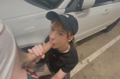 OnlyFans Snow Bunni – Parking Lot Sextape
