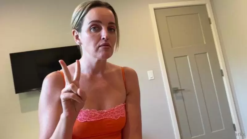 OnlyFans Charlie Forde – Horny Step Mom Can Keep A Secret