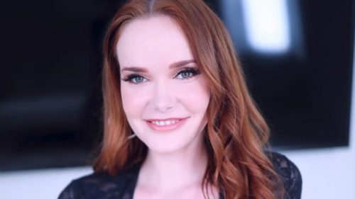 AmateurAllure – Chloe Foxxe’s Fiery Red Locks Shine in Her Debut