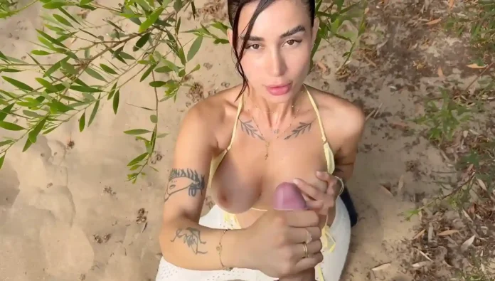 OnlyFans CamNairx – Outdoor Blowjob